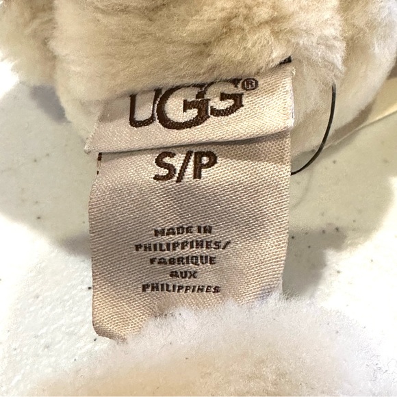 NWT UGG Gloves w/ touch screen compatible - size Small- Chestnutt w/ shearling - Picture 8 of 10